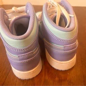 Air Jordan 1 Mid Purple Pulse (purple/mint) 3.5 youth